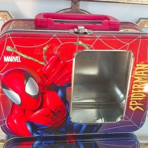 Marvel Spider-Man Vintage Windowed Collector’s Tin Lunchbox-Rare,7.5×5.5×3, Red.
